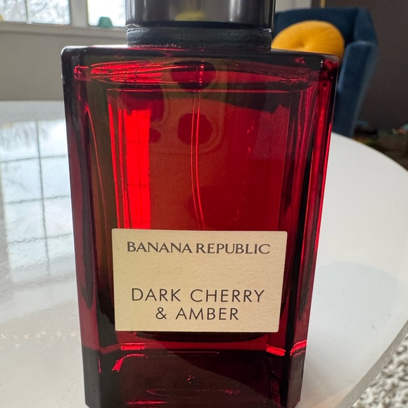 Banana Republic Dark Cherry & Amber Fragrance - Picture 3 of 3